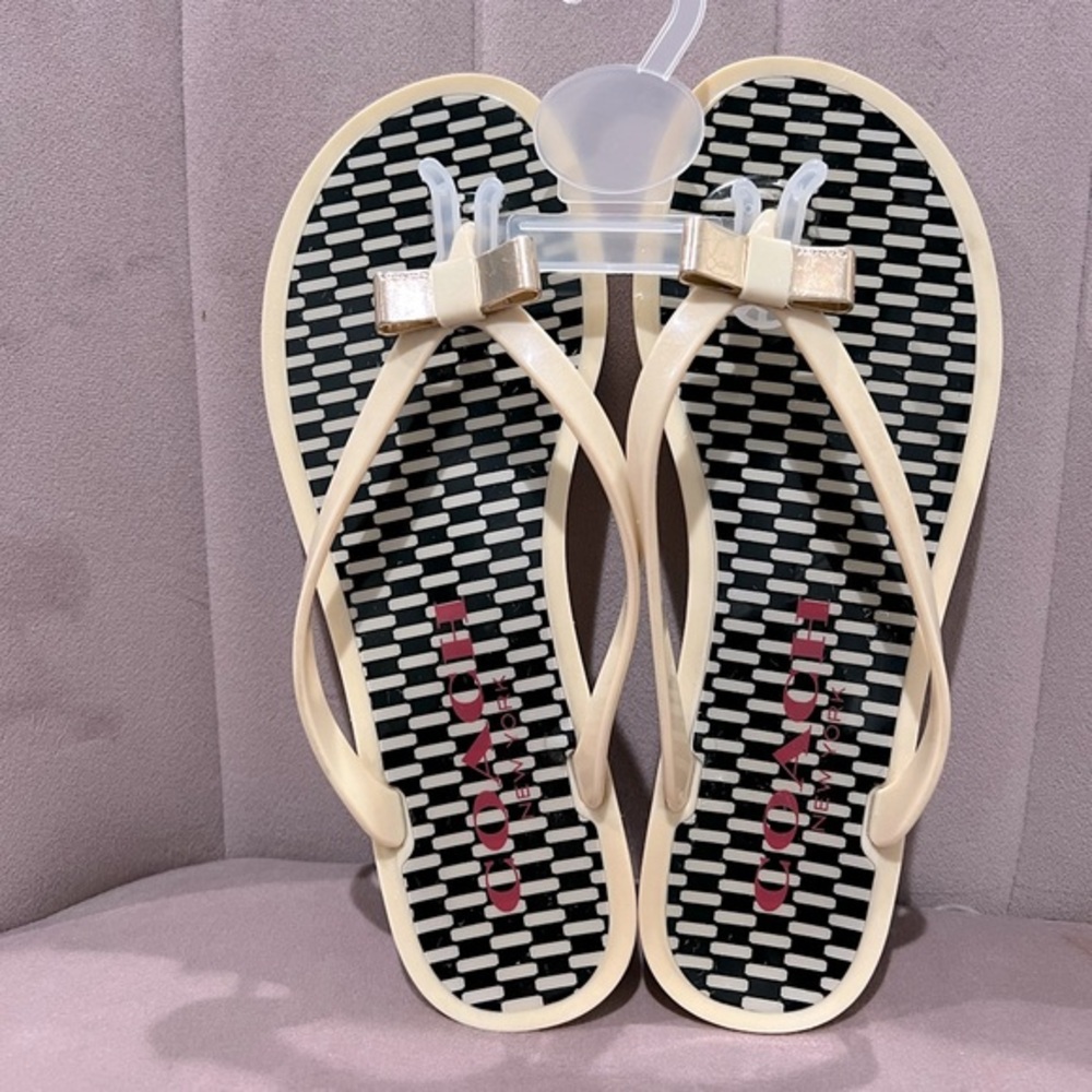 Coach London Flip Flops Size 6 - Picture 2 of 7